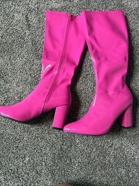 NWT Perphy Hot Pink Patent Block Heel Go Go Boots Size 9